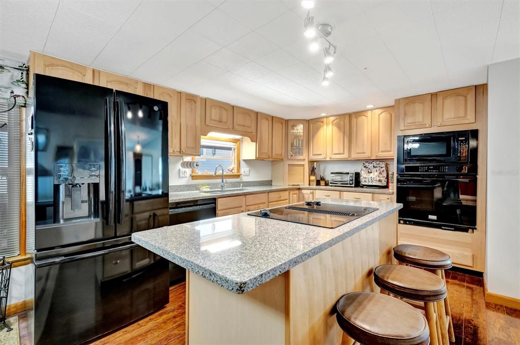 132 W SAINT LUCIA LOOP, APOLLO BEACH, FL — photo 4 of 30
