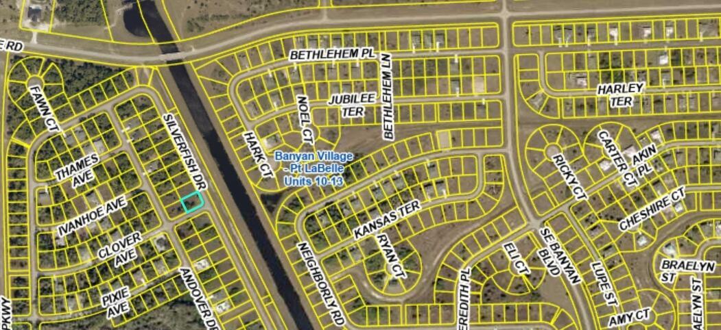 This is a satellite map showing residential street layouts and property lot lines — 1118 Silverfish Drive, FL 33935, FL