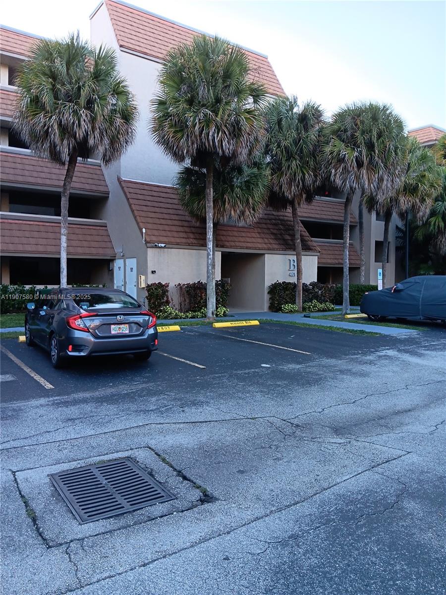 461 Ives Dairy Rd # 2, Miami FL 33179