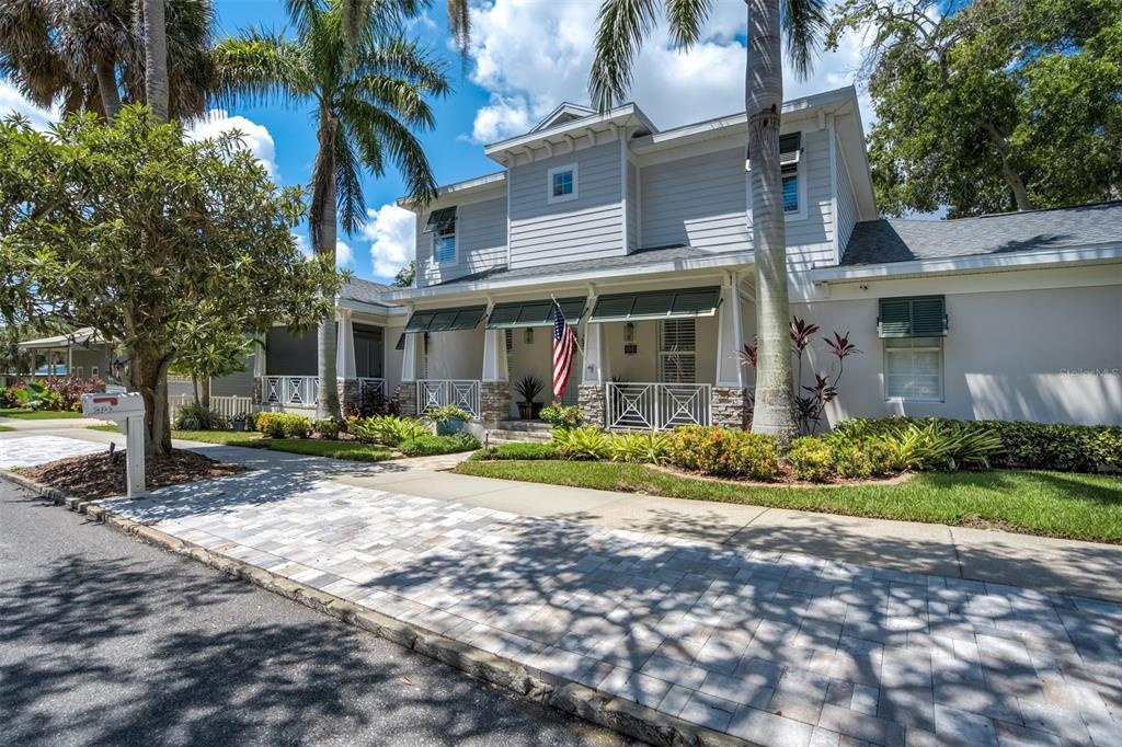 201 4TH AVENUE S