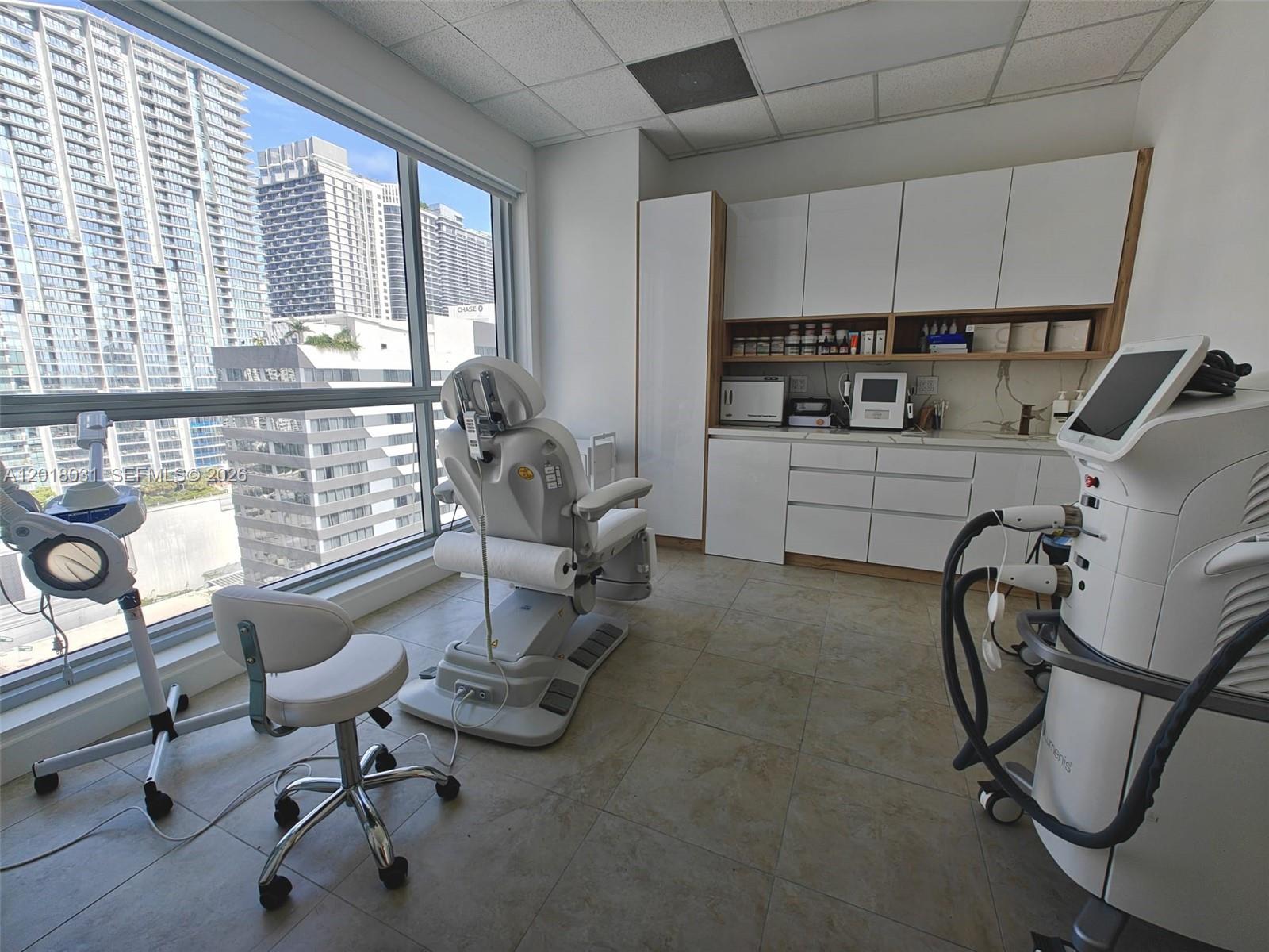175 SW 7th St # 2006, Miami FL 33130