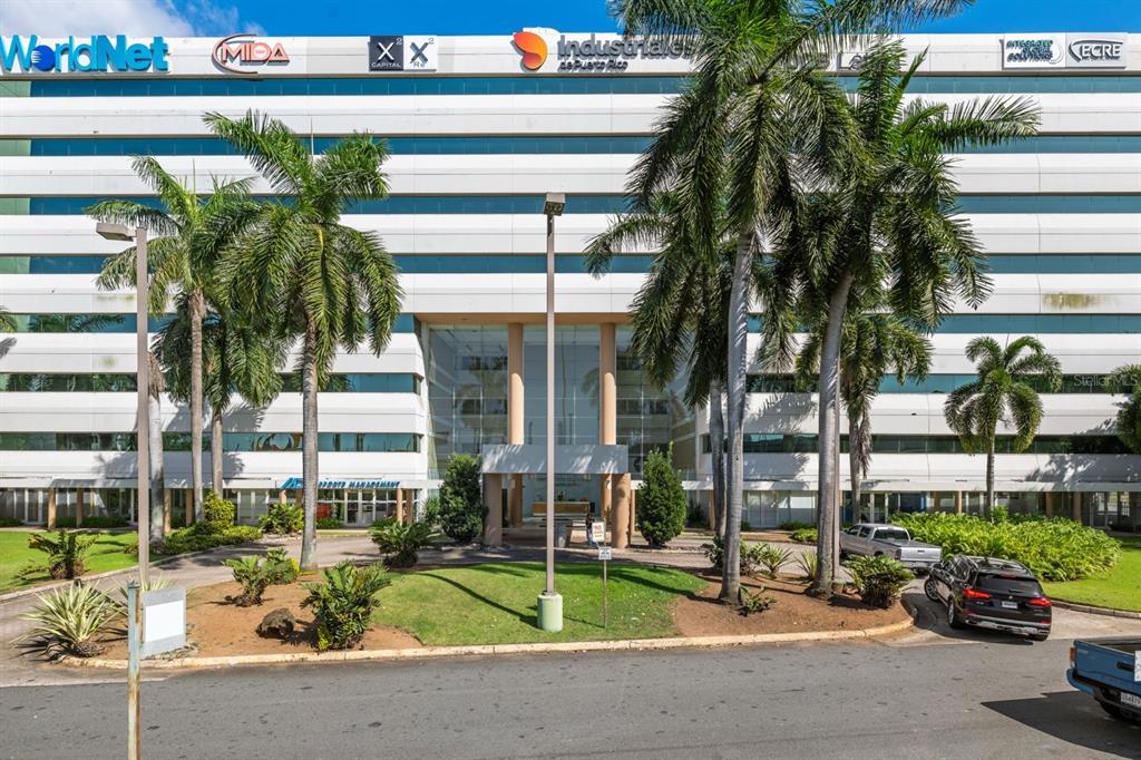 100 CENTRO INTERNACIONAL DE MERCADEO UNIT 305