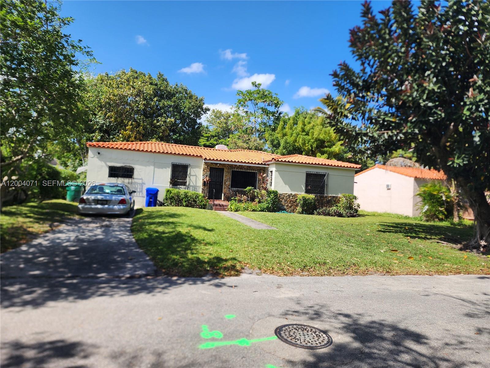 front — MIAMI, FL