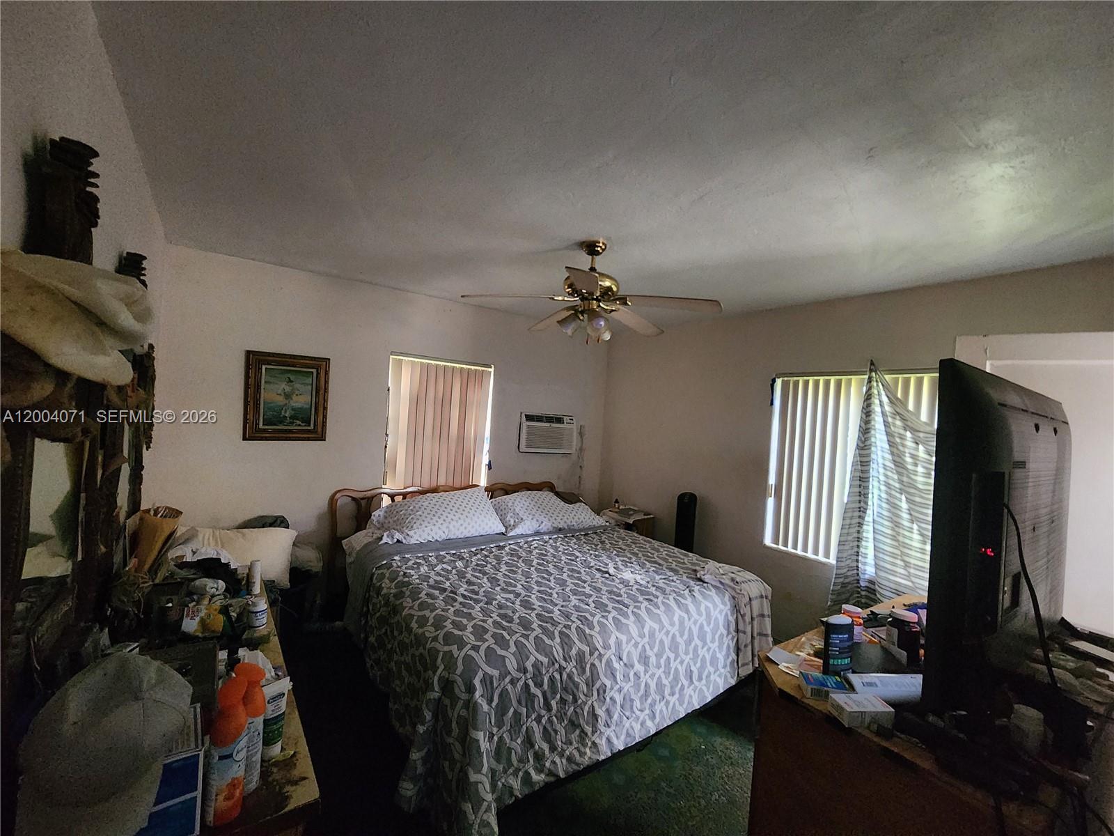 bedroom — MIAMI, FL