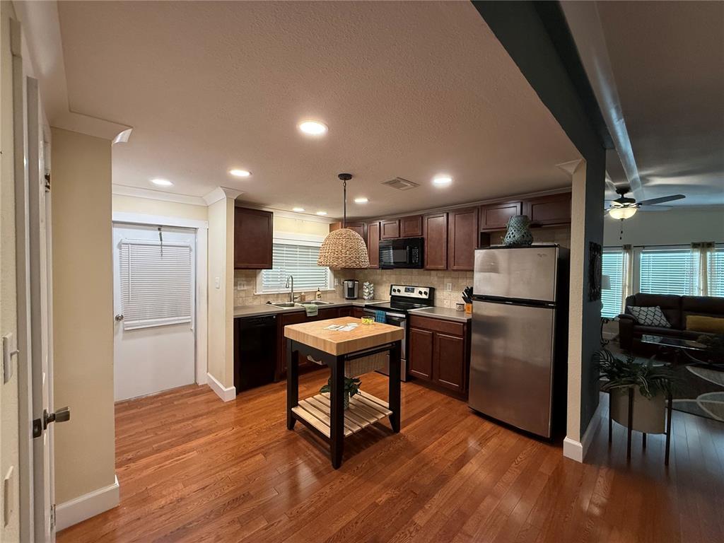 35 SEMINOLE PATH, WILDWOOD, FL — photo 3 of 30