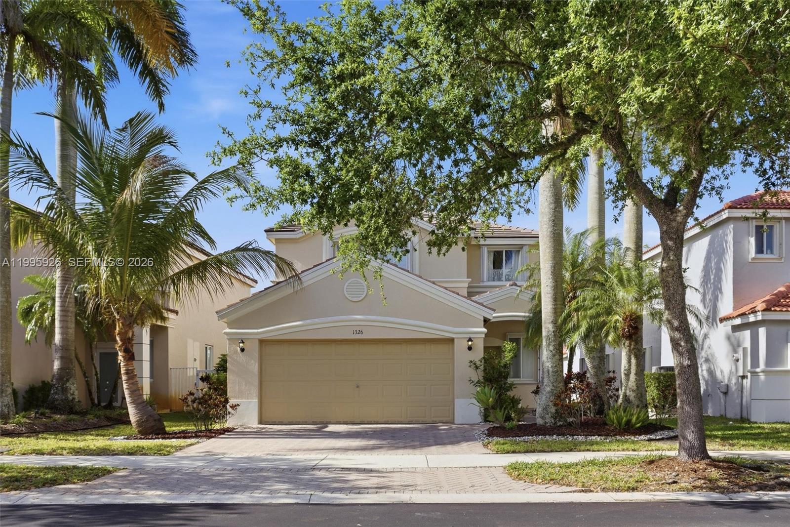 1326 Canary Island Dr, Weston FL 33327