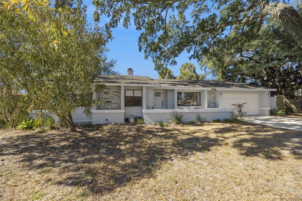 728 COQUINA COURT