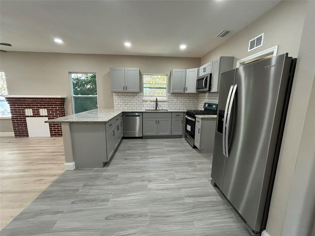 1218 13TH AVENUE S, ST PETERSBURG, FL — photo 3 of 18
