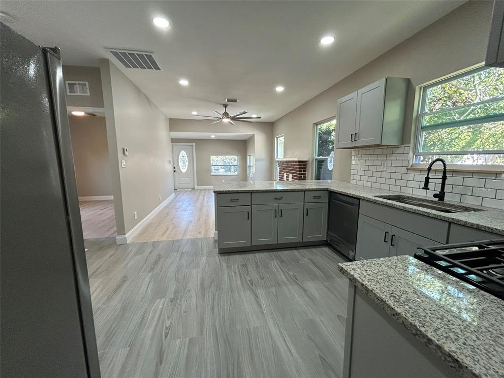 1218 13TH AVENUE S, ST PETERSBURG, FL — photo 5 of 18