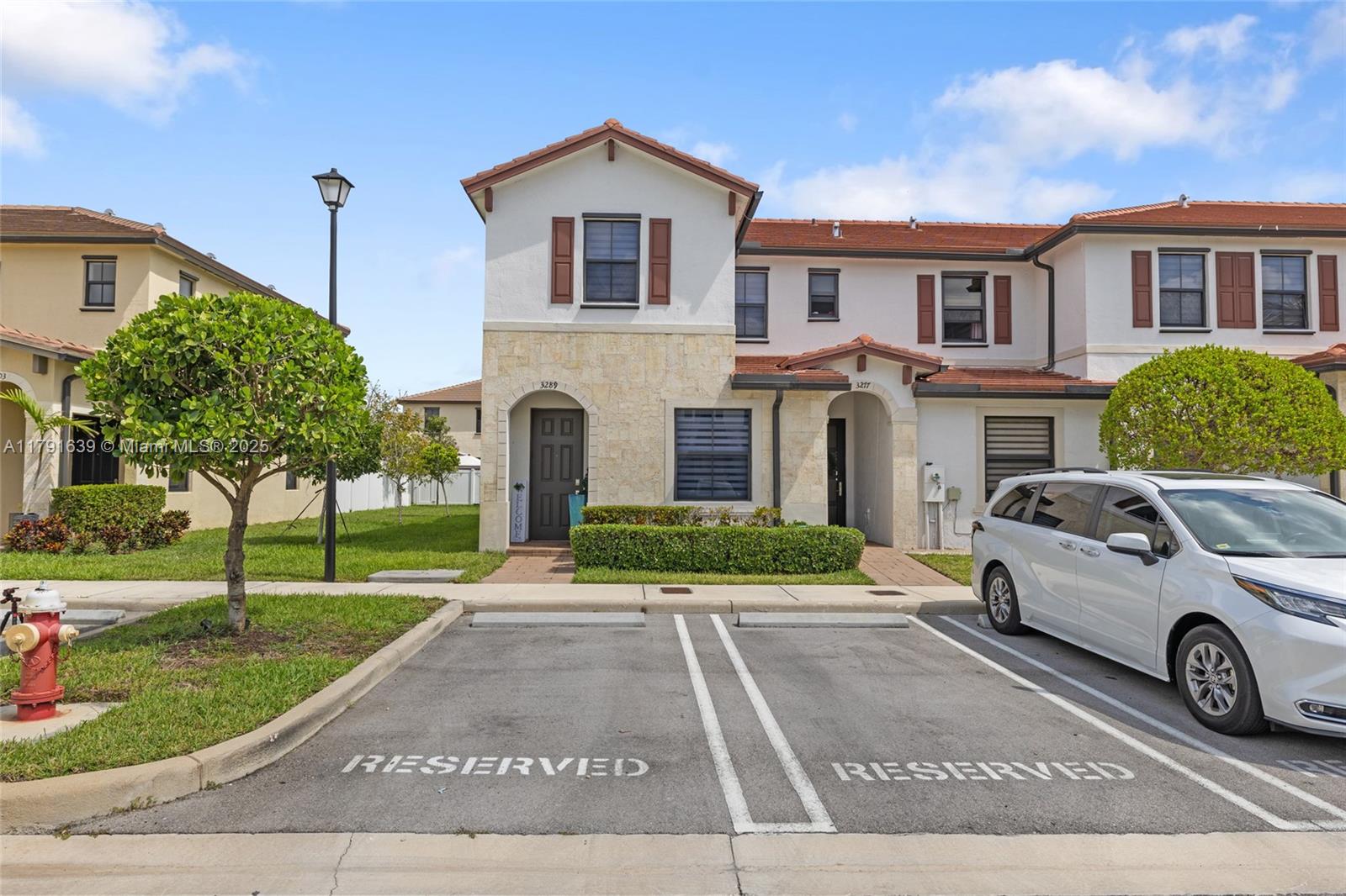 3289 W 106th Ter, Hialeah FL 33018