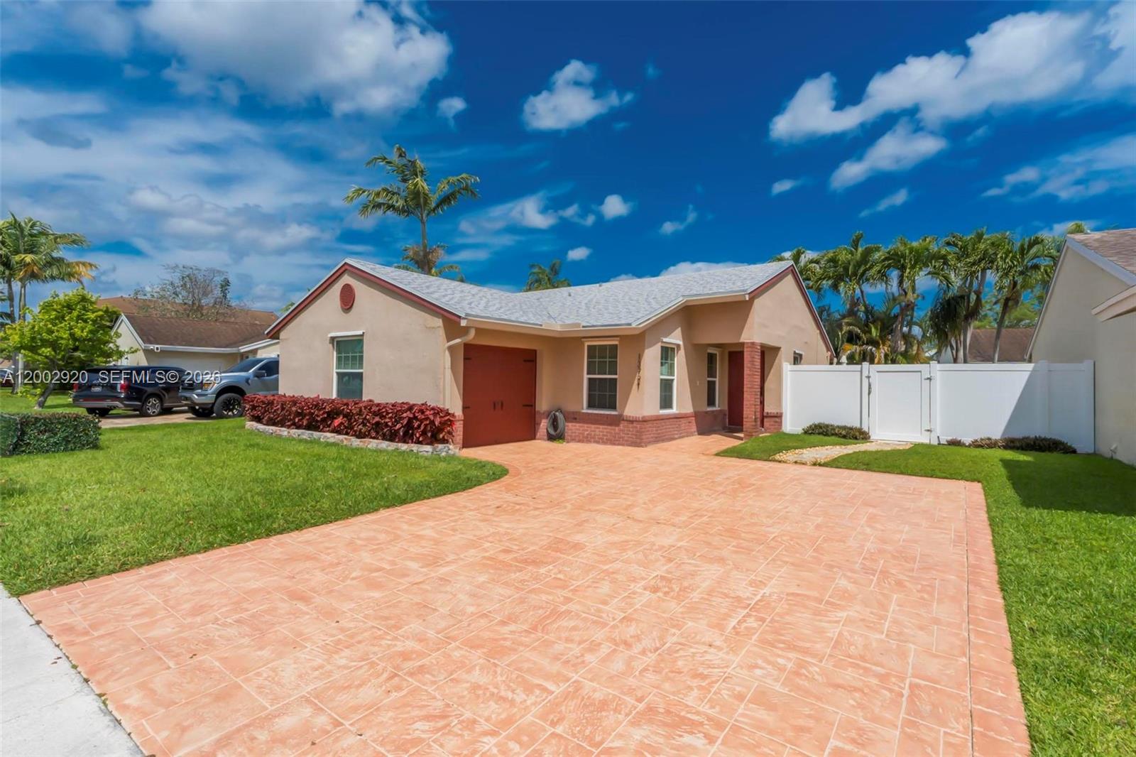 13721 Oak Ridge Dr, Davie FL 33325