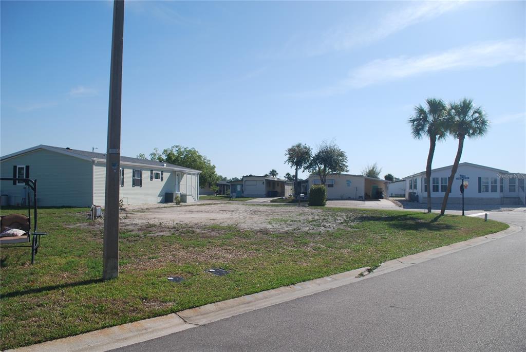 102 SAINT MARTINS WAY, APOLLO BEACH, FL — photo 2 of 3