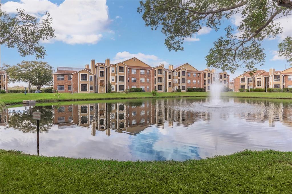 5501 ROSEBRIAR WAY UNIT B206