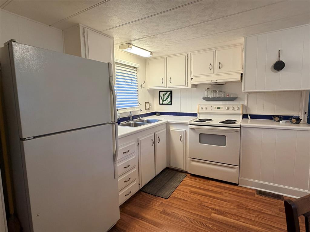 2248 CA D ORO DRIVE, SARASOTA, FL — photo 3 of 27