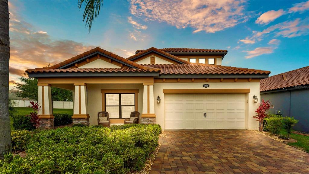 1902 ALTAVISTA CIRCLE