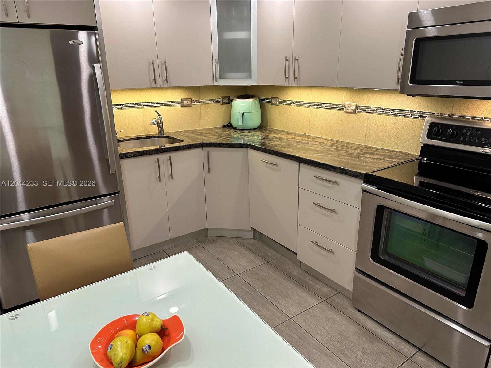 6039 Collins Ave # 1205, Miami Beach FL 33140