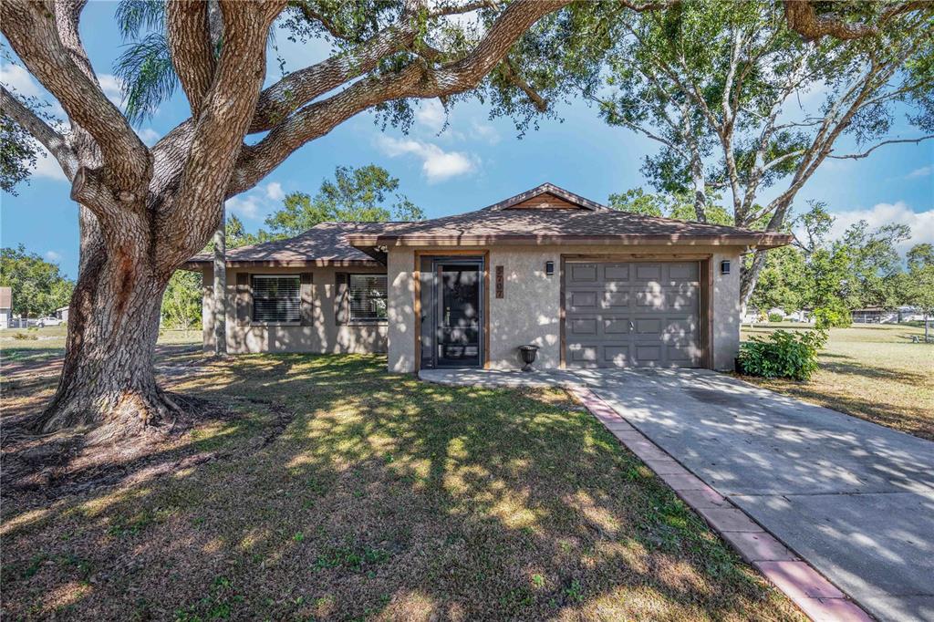 5707 DEER HOLLOW LANE W