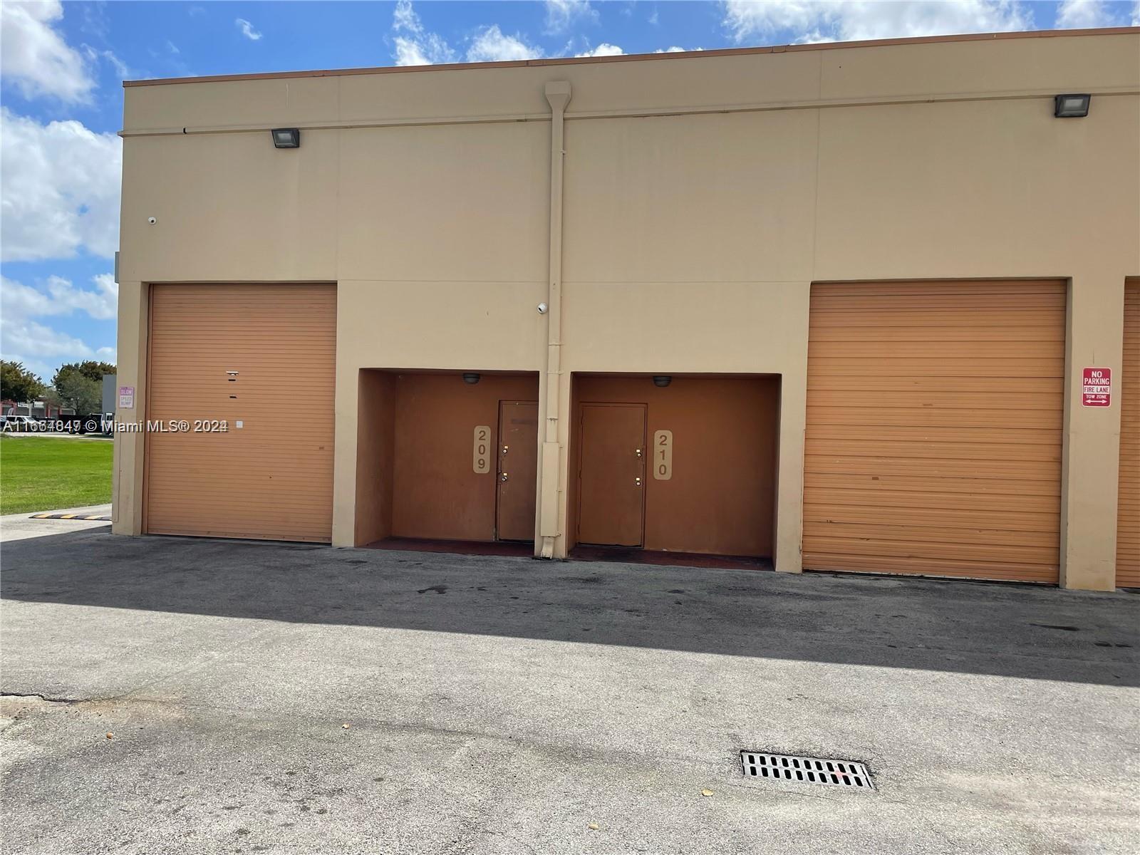 2450 W 82nd St # 210, Hialeah FL 33016