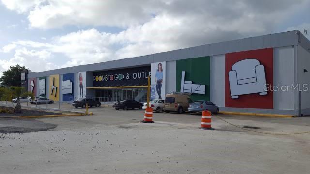 A Rooms To Go Outlet store exterior with a large parking lot and traffic cones — 3 PR-3 KM 77.9, HUMACAO, PR