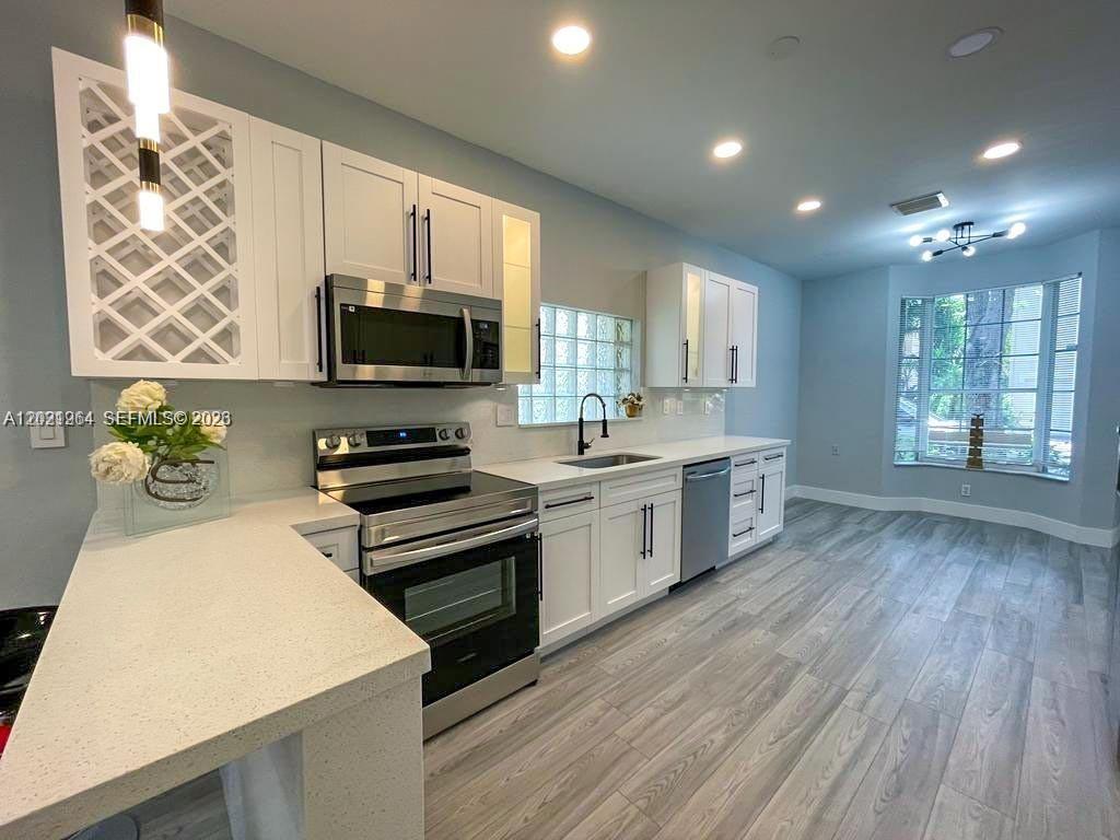 1261 Hayes St, Hollywood FL 33019
