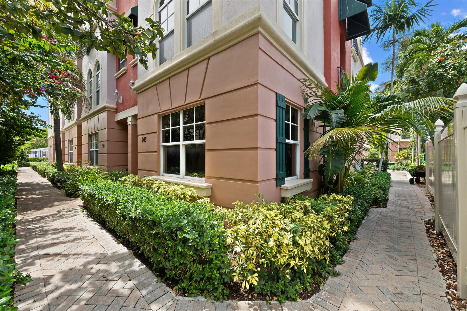 1033 NE 17th Way # 905, Fort Lauderdale FL 33304