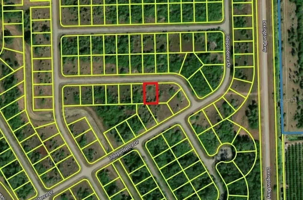 This is a satellite map showing a highlighted vacant residential lot within a subdivision — 208 ELMWOOD STREET, LABELLE, FL