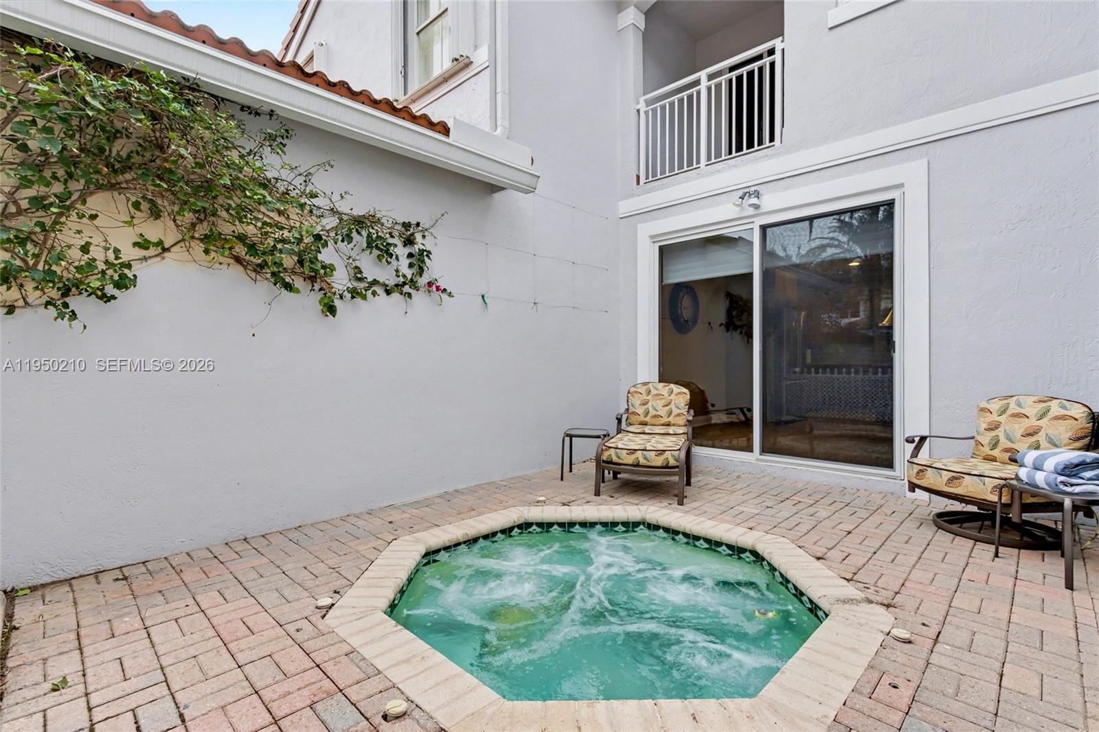 1140 Canella Ln, Hollywood FL 33019