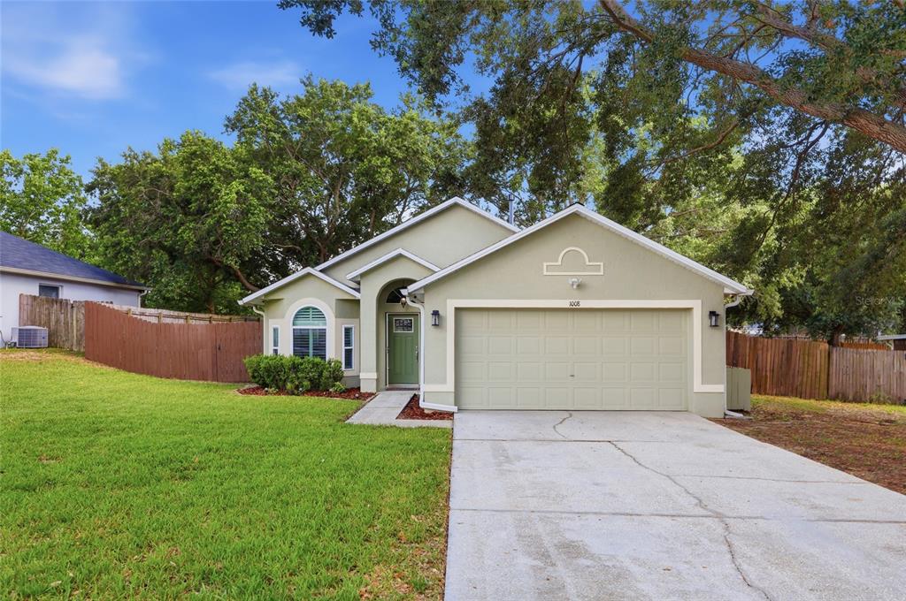 1008 CHATEAU CIR