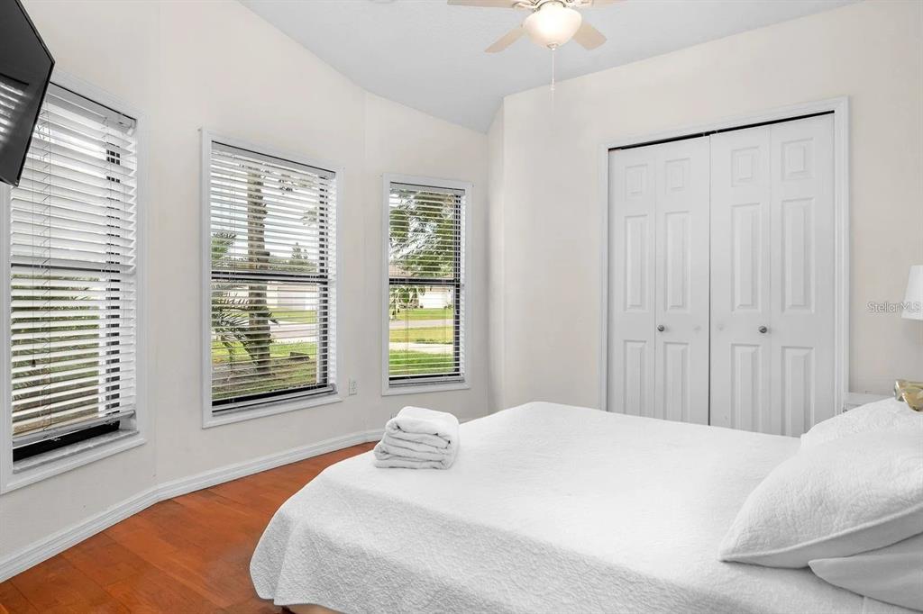 An open-concept living and dining area features tile floors, a vaulted ceiling, and a chandelier — 714 CARIBOU DRIVE, POINCIANA, FL