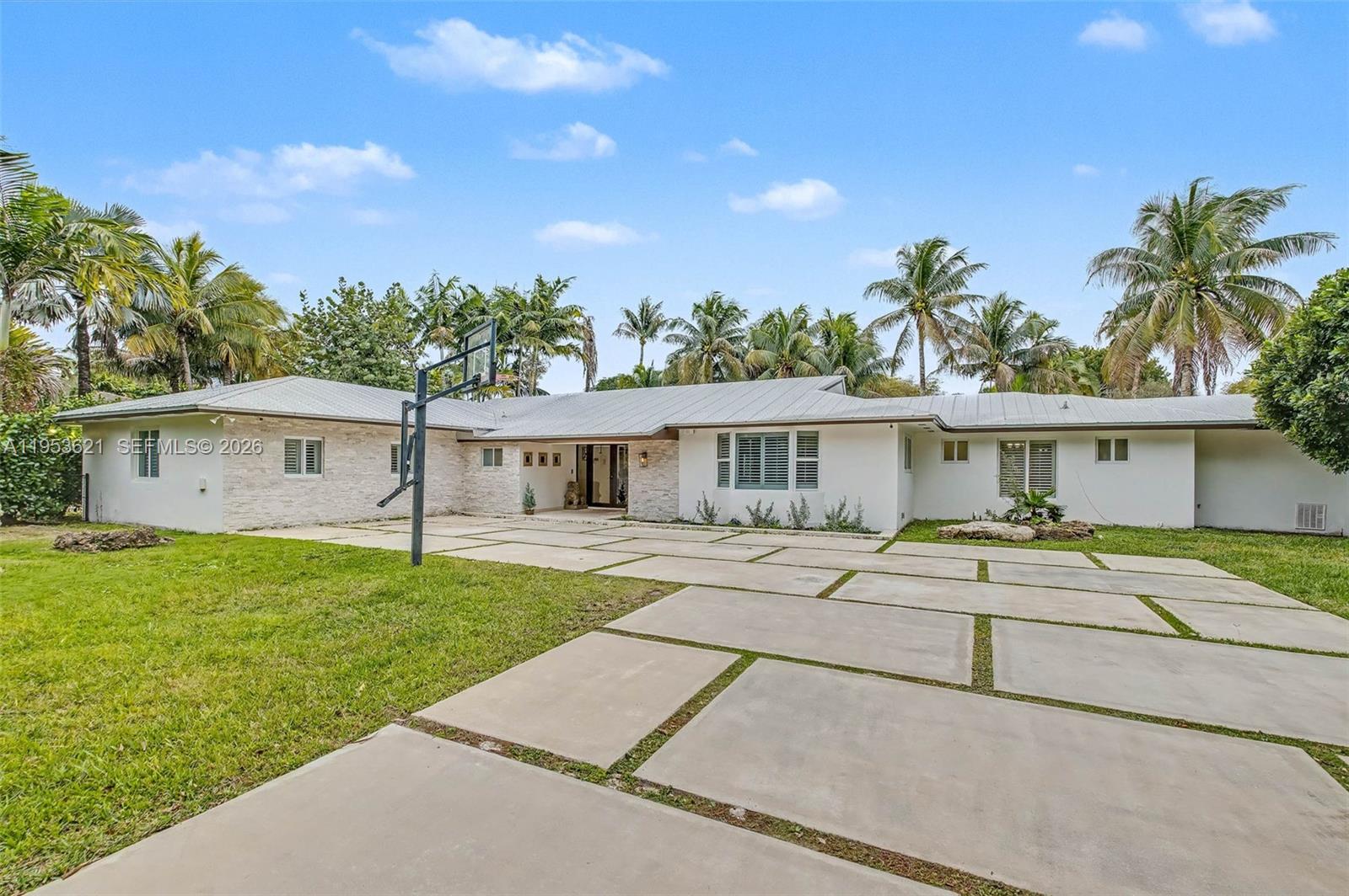 8600 SW 162nd St, Palmetto Bay FL 33157