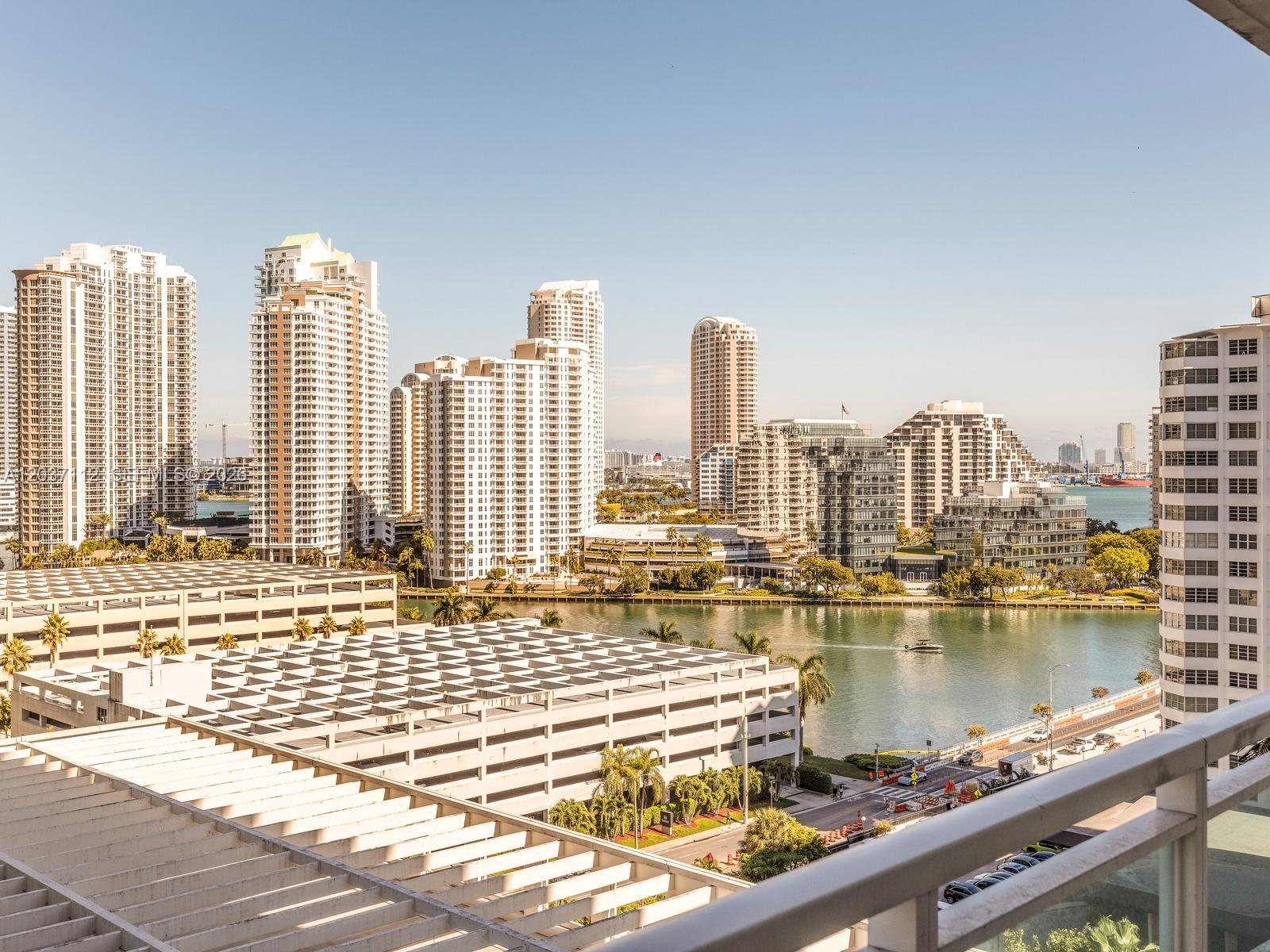 950 Brickell Bay Dr # 1404, Miami FL 33131