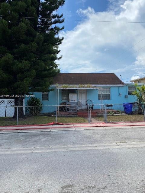 2158 NW 32nd St, Miami FL 33142