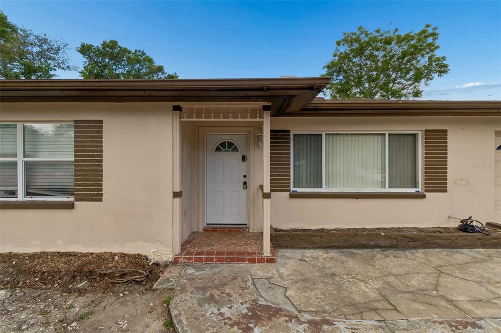 704 BROOKSIDE DRIVE, CLEARWATER, FL — photo 3 of 30