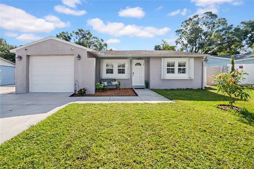 1352 FOXWOOD DRIVE