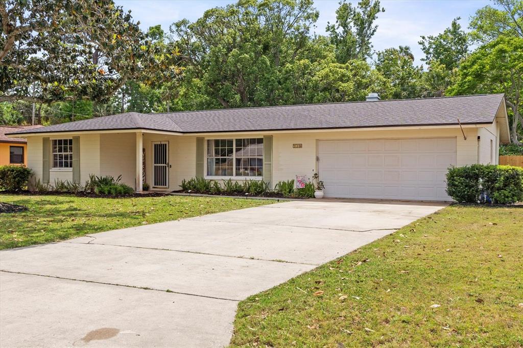 736 LINDENWOOD CIRCLE W
