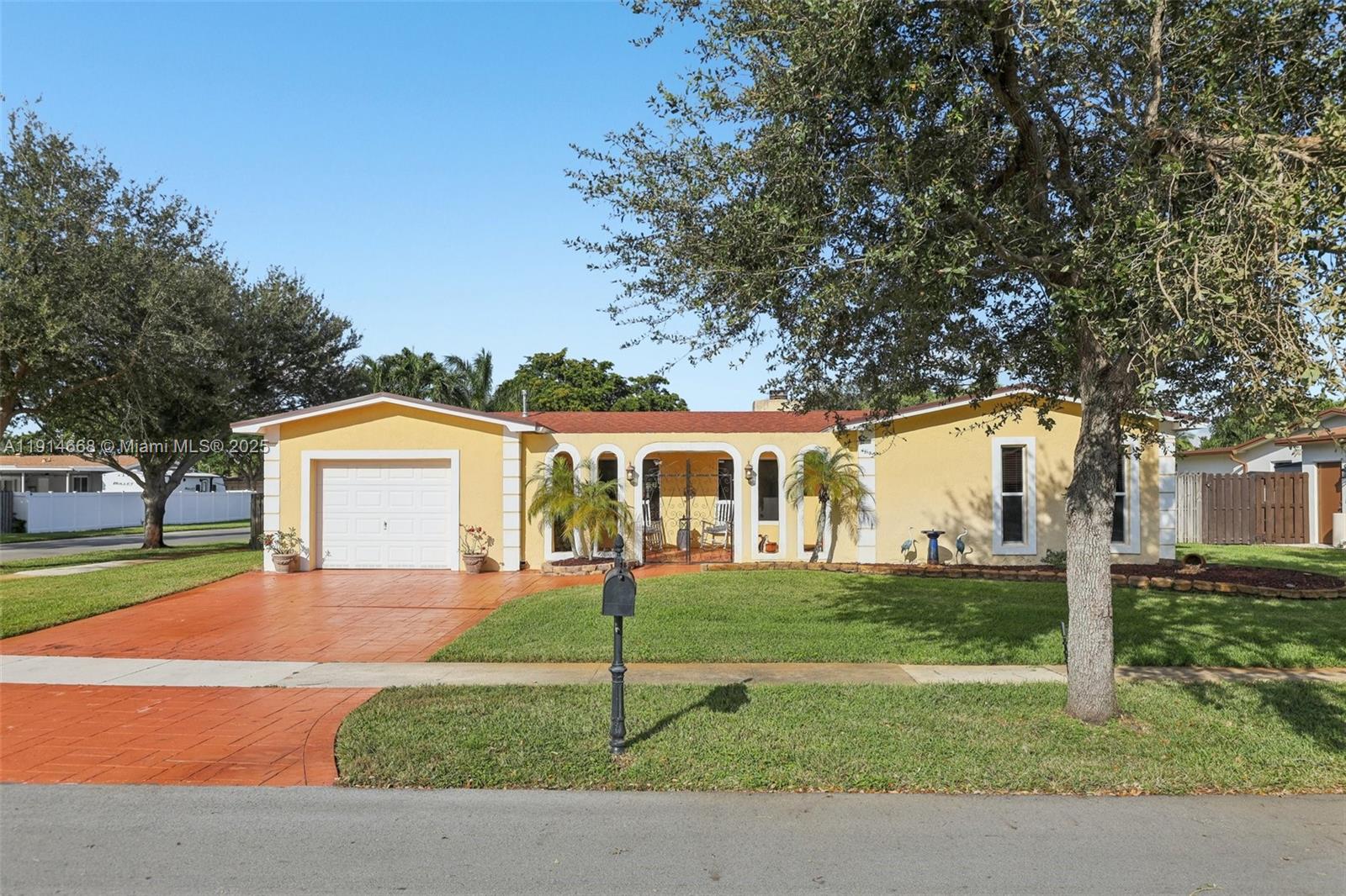 10941 NW 18th St, Pembroke Pines FL 33026