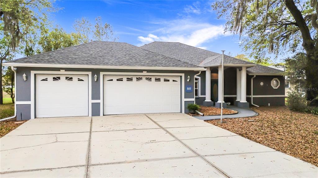 507 DOWLING CIRCLE, LADY LAKE, FL — photo 2 of 30