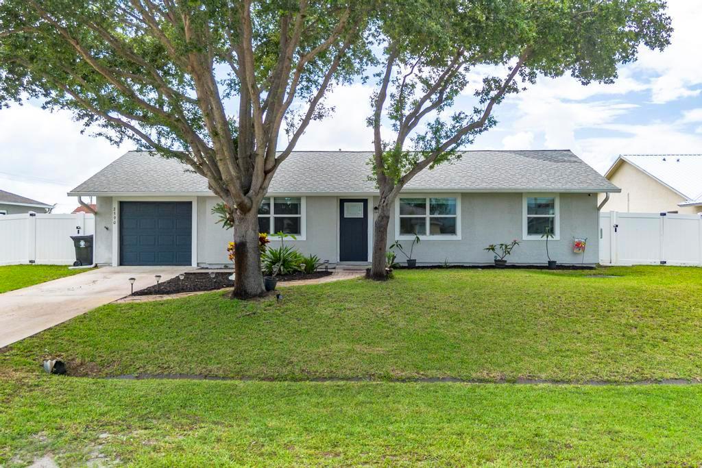 2590 SW Hinchman Street, Port St. Lucie FL 34984