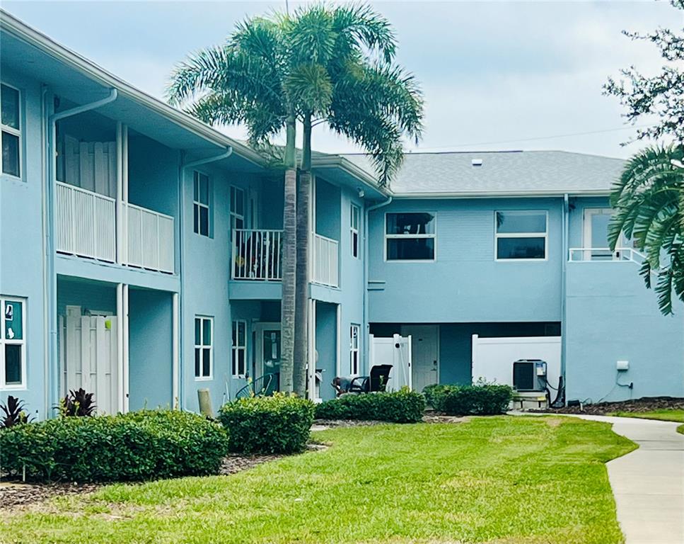 300 VENETIAN DRIVE UNIT 4