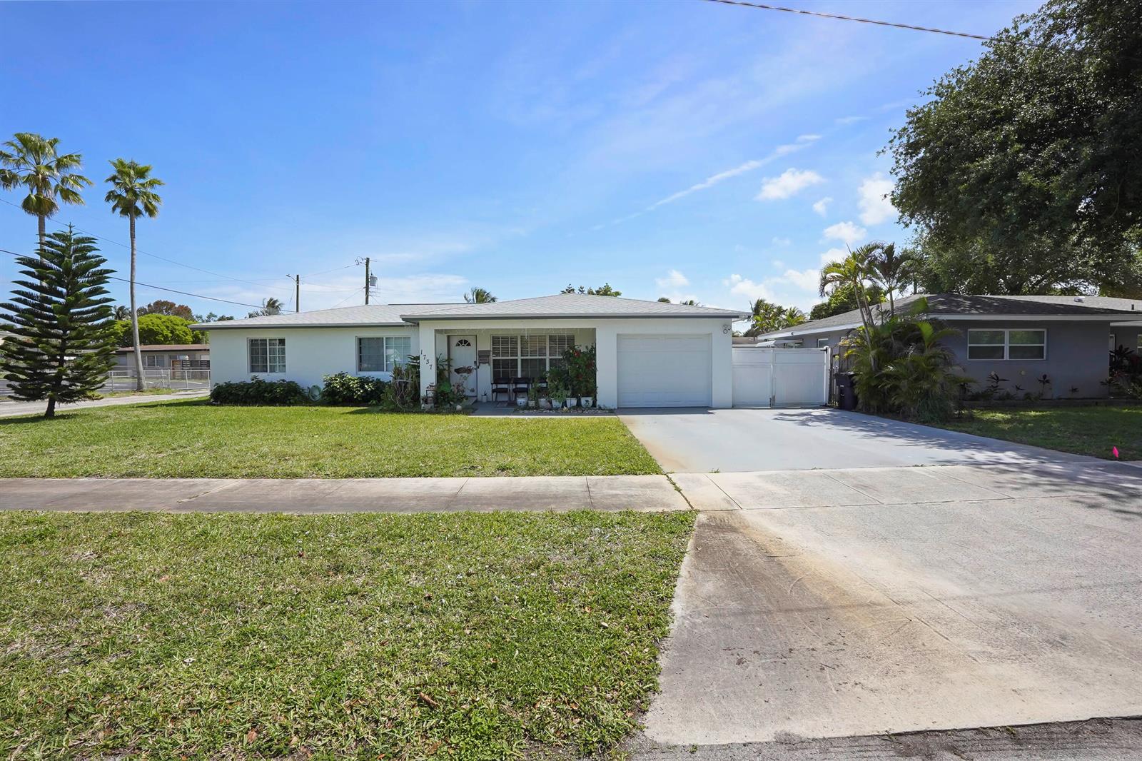 1737 N 14th Avenue N, FL 33460
