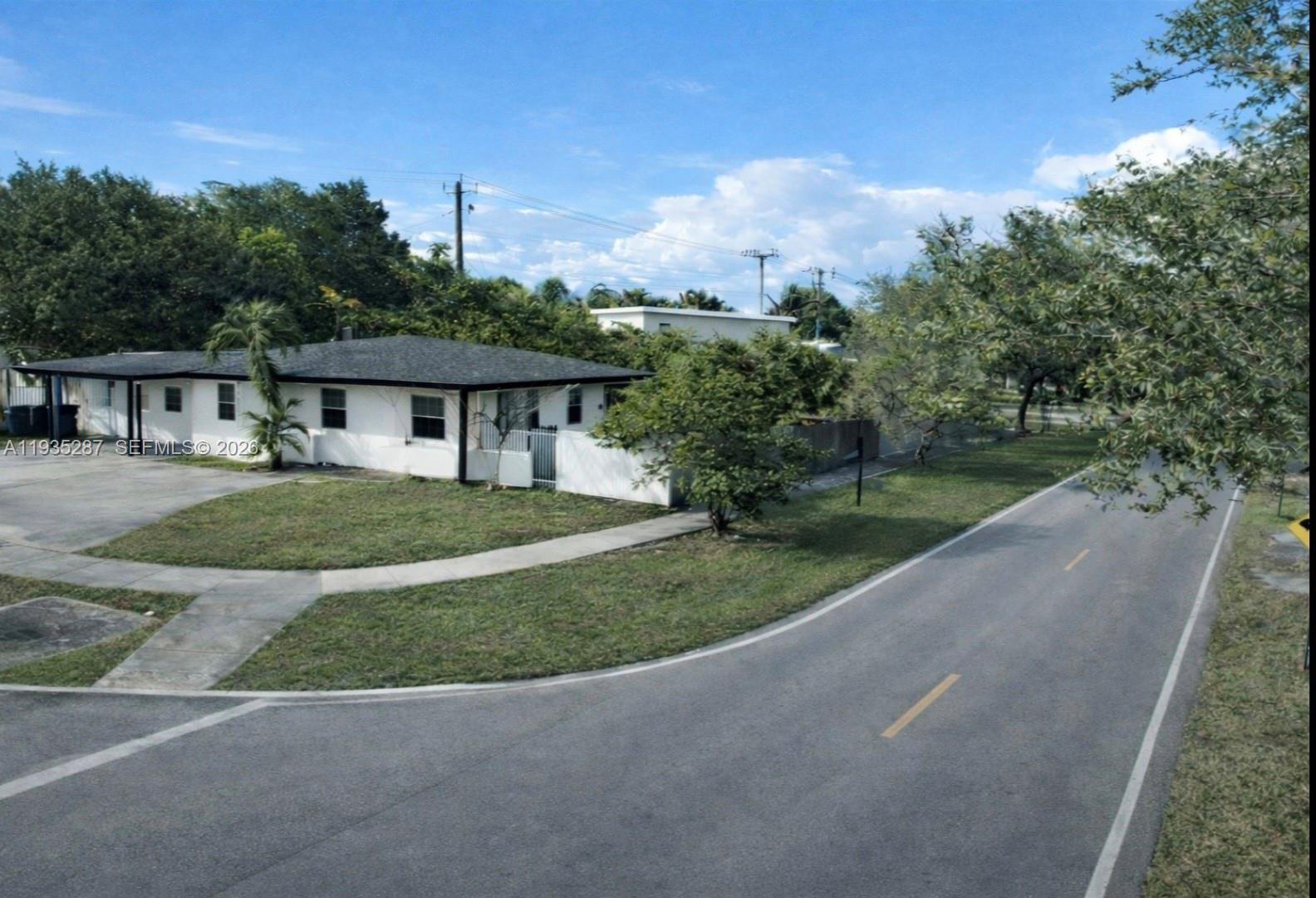 9201 SW 43rd Ter, Miami FL 33165