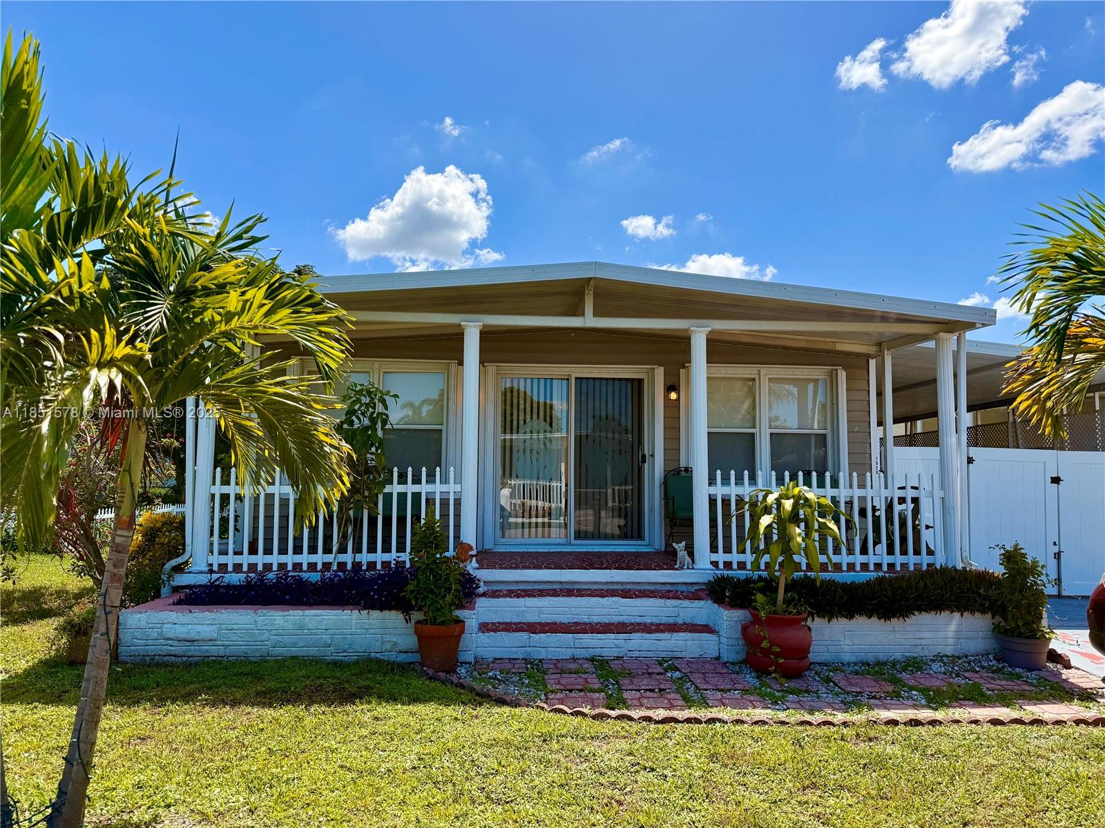 1920 SW 84th Ave, Davie FL 33324