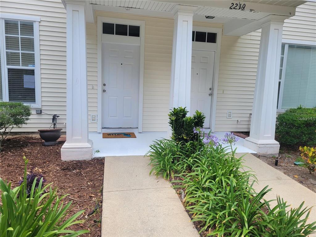 2221 GOLDEN OAK LANE