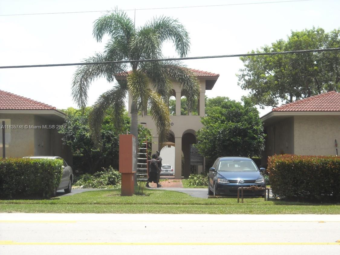 PLANTATION, FL — photo 2 of 4