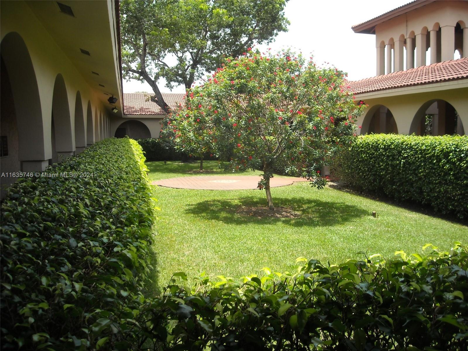 PLANTATION, FL — photo 3 of 4