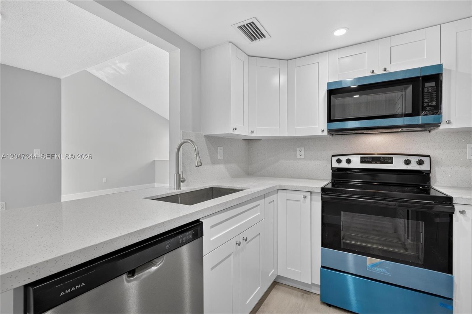 10080 NW 9th St Cir # 204, Miami FL 33172