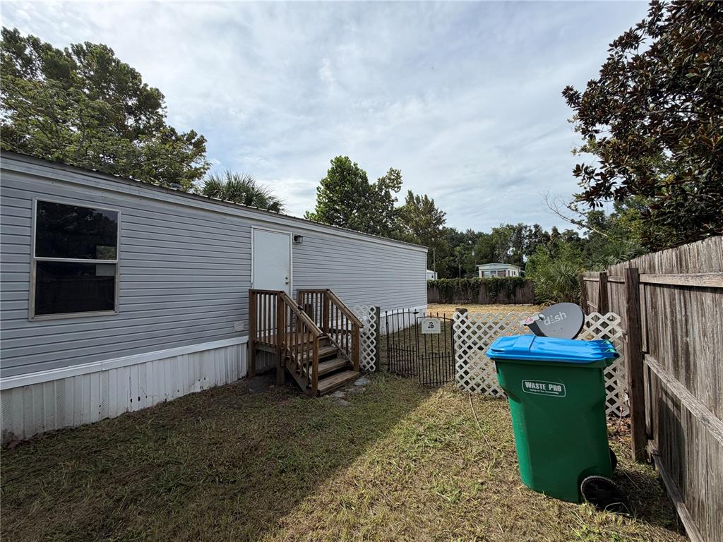 120 NE 12 AVE, CHIEFLAND, FL — photo 2 of 16