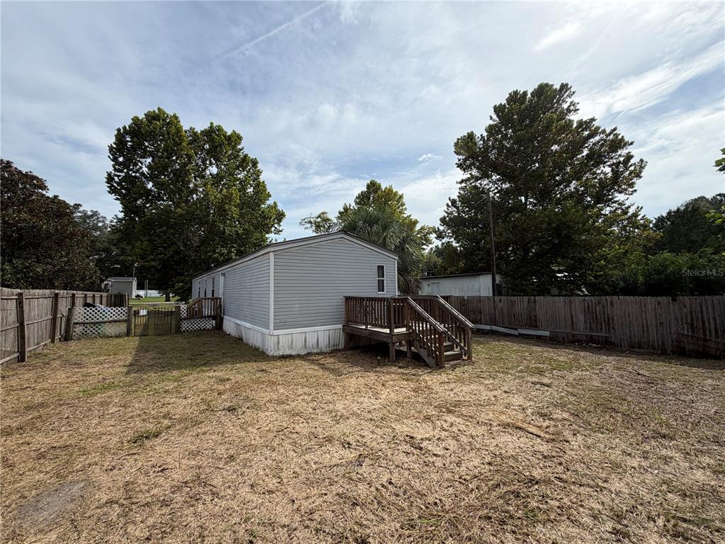 120 NE 12 AVE, CHIEFLAND, FL — photo 3 of 16