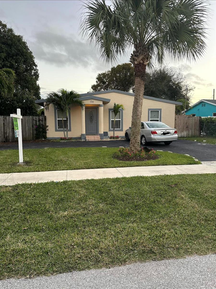 124 SW 10th Avenue, Boynton Beach FL 33435