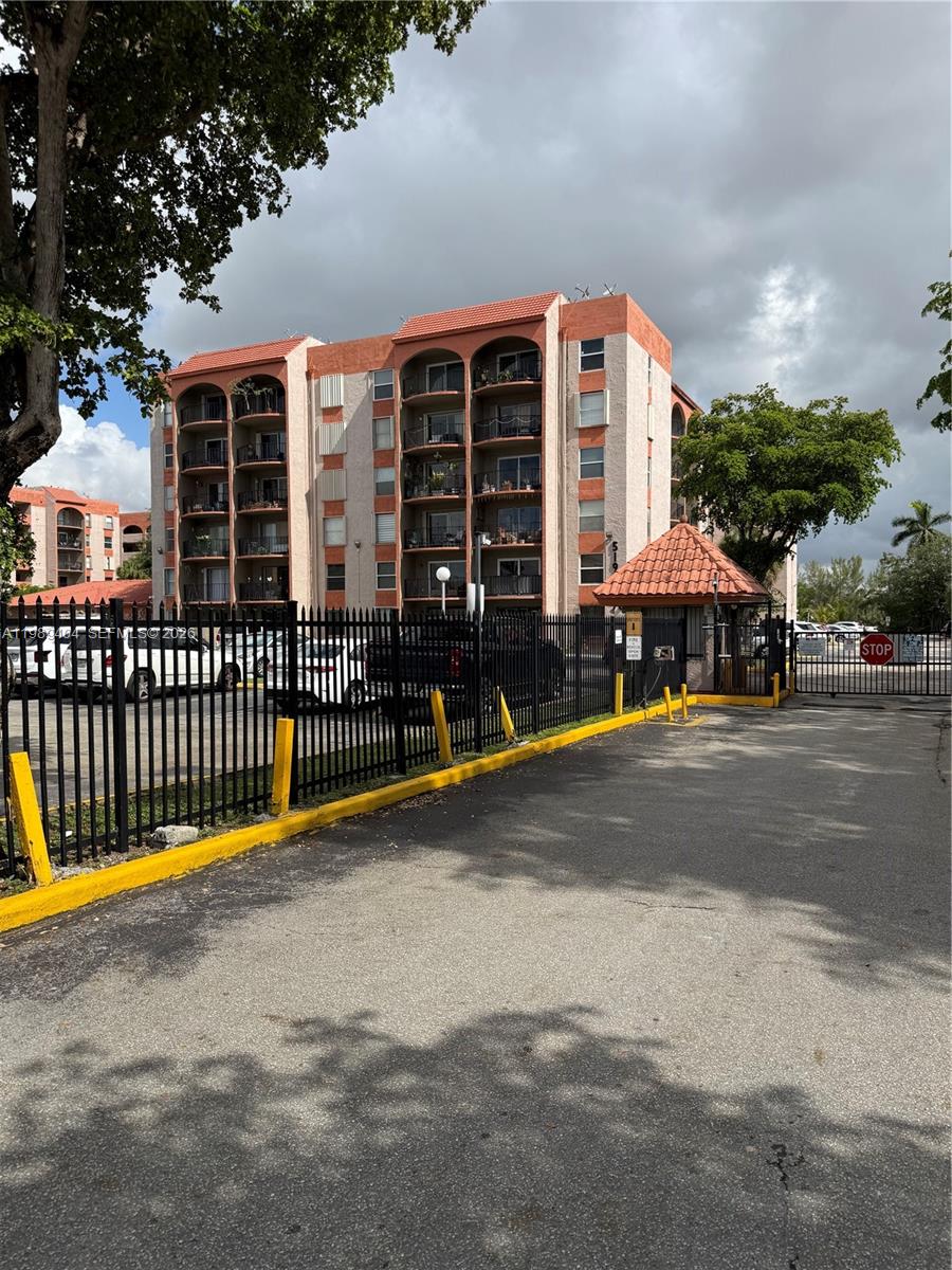 5199 NW 7th St # 111, Miami FL 33126